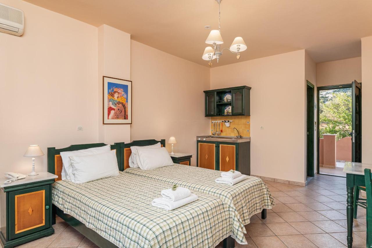 Hotel Ledra Marathókampos Eksteriør billede