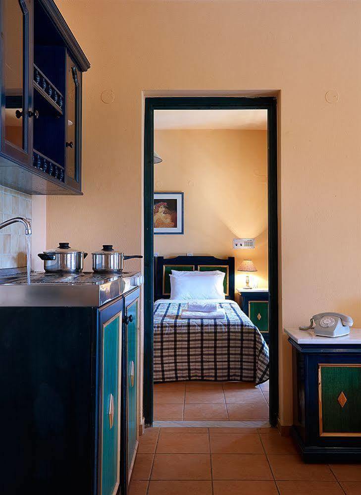 Hotel Ledra Marathókampos Eksteriør billede